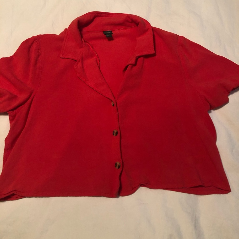 Salmon white fable collard crop shirt